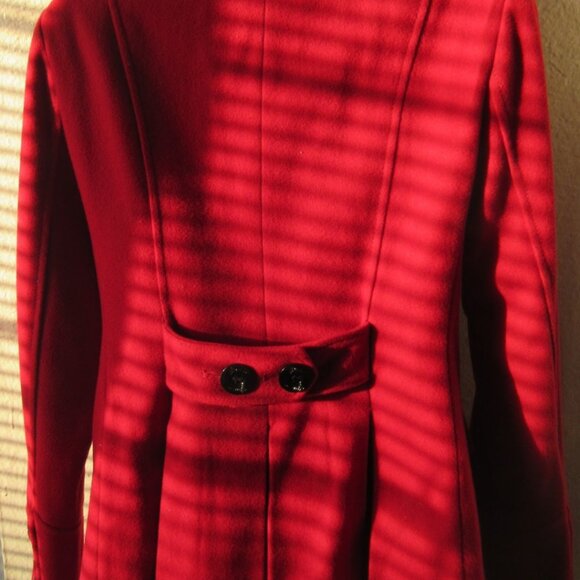 Red Guess jacket - Picture 2 of 4